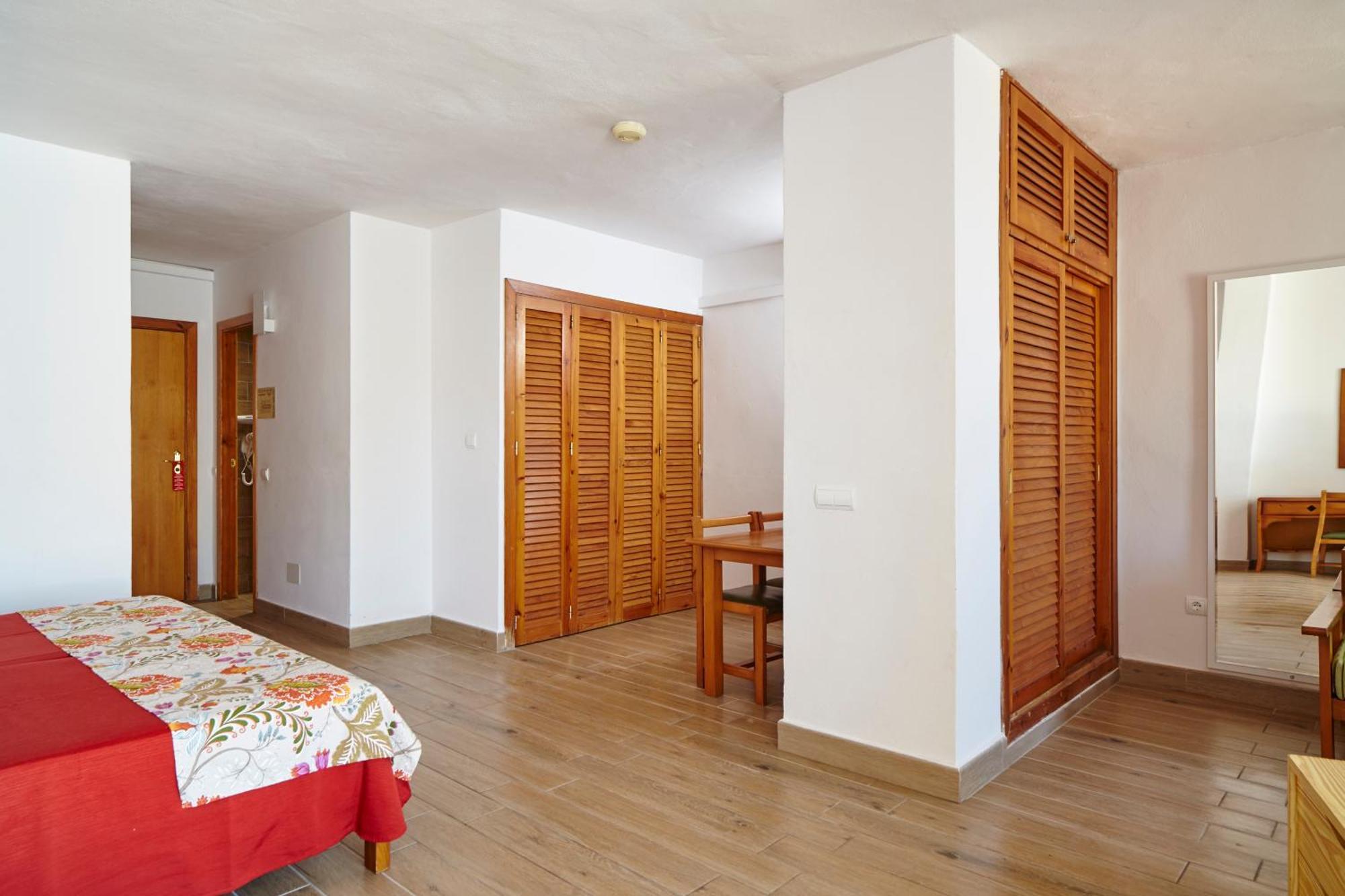 Apartamentos Ses Savines San Antonio  Ngoại thất bức ảnh